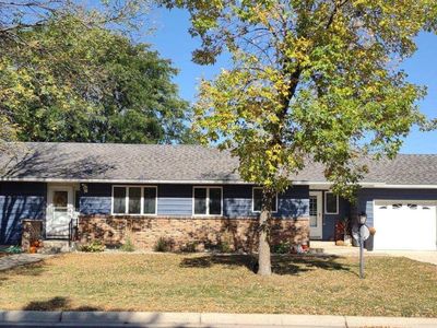 643 W Hall Ave