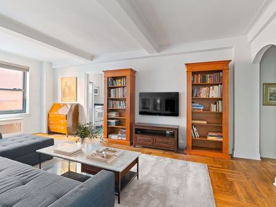 245 E 72nd St APT 6E