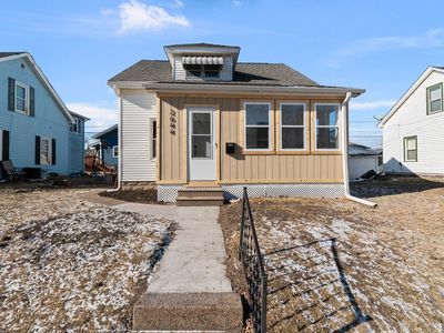 2644 Main St