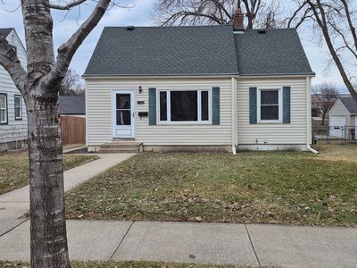 142 Van Buren Ave S