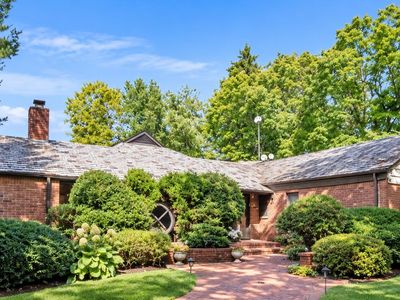 4 Broadlawn Avenue