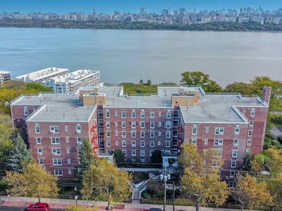 8400 Boulevard East APT 2B