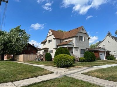 464 Elm St