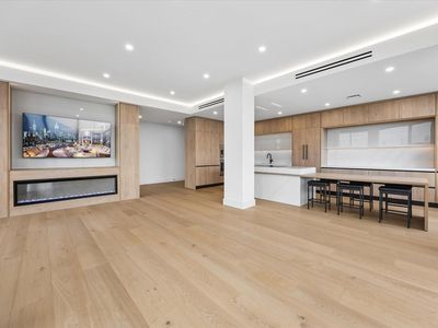 14 Greenway Plz Unit 19R