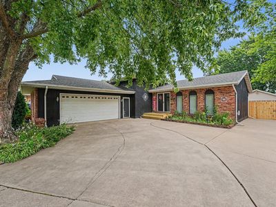 9425 Larch Dr