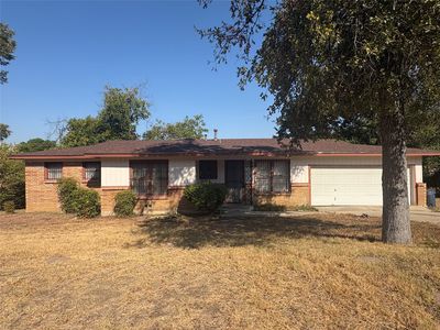 2121 Kingsdale Dr