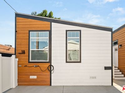 8250 Lankershim Blvd #112