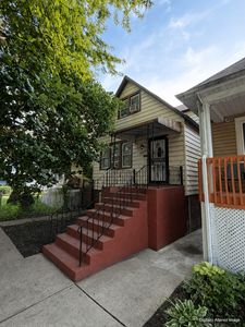 8322 S Burnham Ave