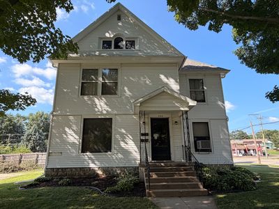 300 W Main St