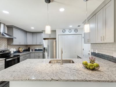 936 Elmwood Dr