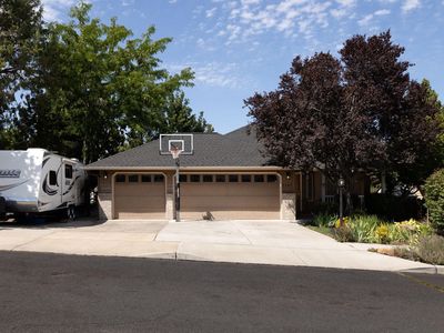 2462 NE Lynda Ln
