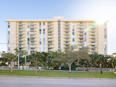 2350 NE 135th St APT 1111