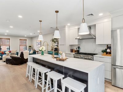 82 Endicott St APT 3
