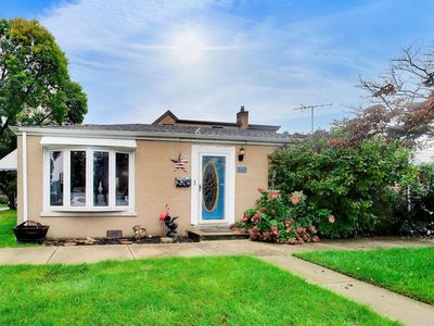 3858 N Pontiac Ave