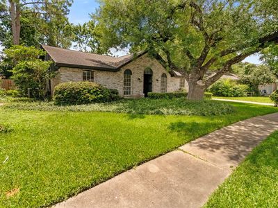 9211 Meaux Dr
