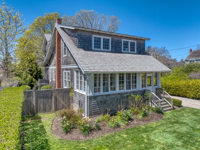 1125 Navy St