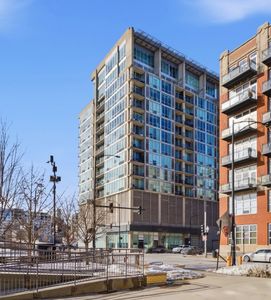 700 W Van Buren St APT 602
