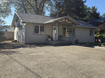 954 NE Madrona Dr