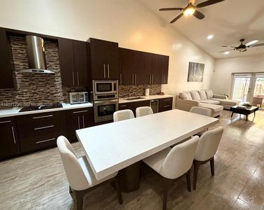 1242 NE 32nd Ave