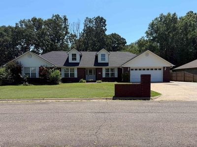 300 Cherokee Ln