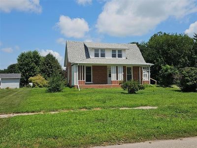 Property at 1105 E 5th St, Vinton, IA