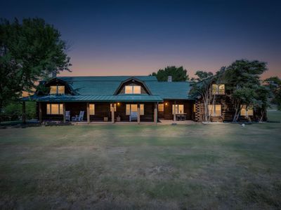 2200 White Ln