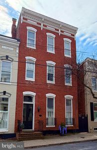 232 E 2nd St