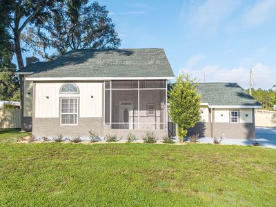 174 NW Clubview Cir
