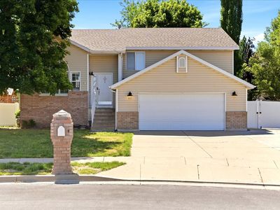 627 W Fremont Cir N