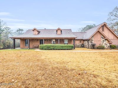 102 Lincoln Dr
