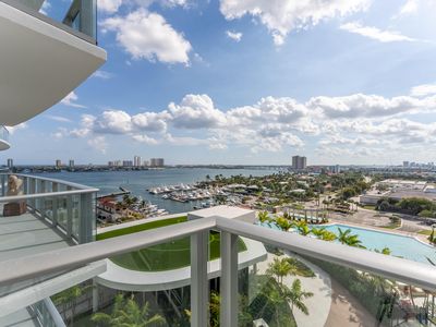 220 Lake Shore Drive #1011