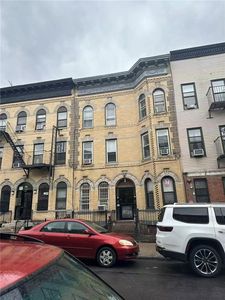 858 Hart St