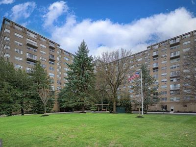 1030 E Lancaster Ave APT 402