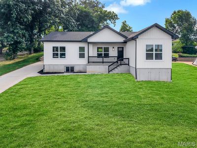 211 Fee Fee Rd
