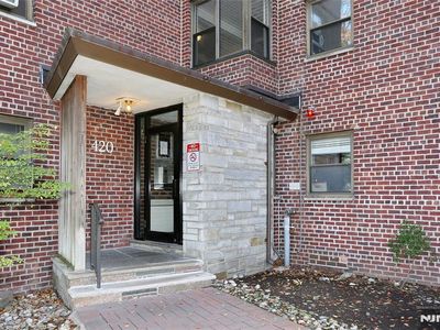 420 Park Pl APT 1H