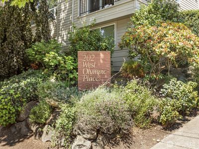202 W Olympic Place #103