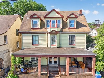 366 7th Ave W
