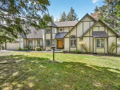221 Hidden Valley Ln