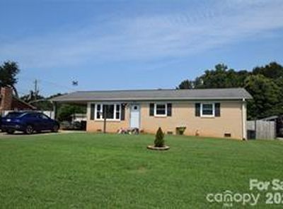 902 Carmel Dr