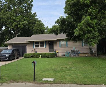 708 N Elm St
