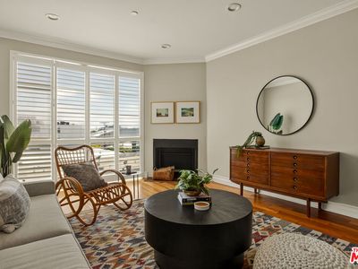 837 N Hudson Ave Unit 402