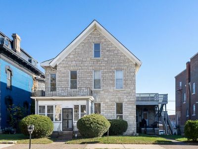 1374 Main St
