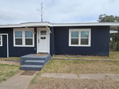 1702 N Dixie Blvd