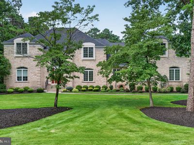8 Eton Ln