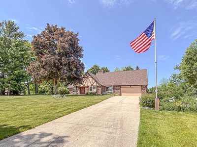 W274N4237 Clara COURT