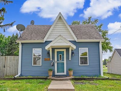 Property at 405 W 1st Ave, Indianola, IA