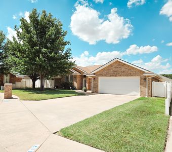 112 Adkins Ct