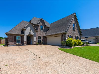 678 Dumaine Dr