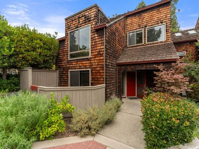 73 Peter Coutts Cir