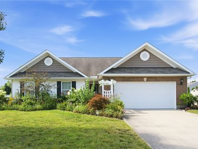61 Ascot Glen Dr